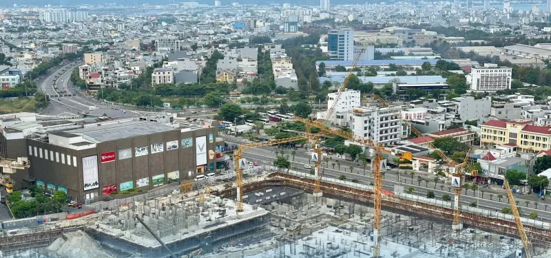Công trường tháng 4/2026, hướng về Vincom Plaza